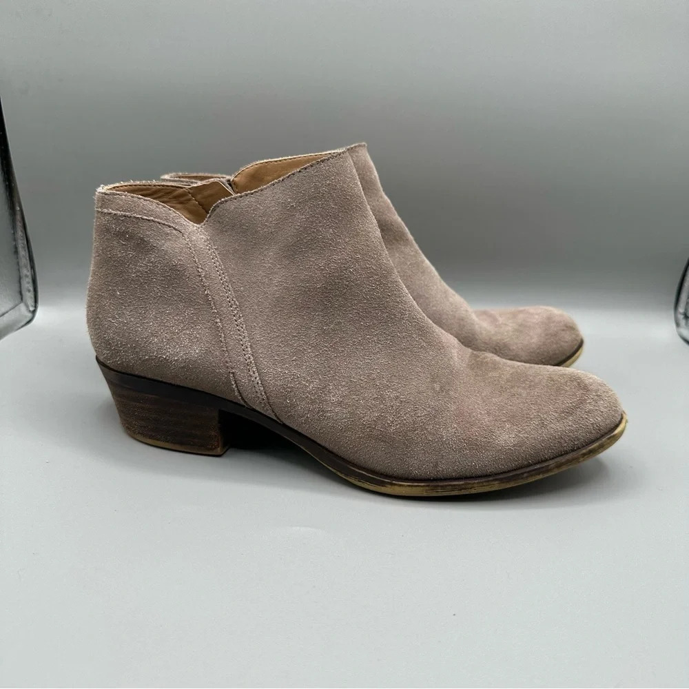 Lucky Brand Barstyn Neutral Light Tan Suede Heeled Zip Side Ankle Booties Size 8